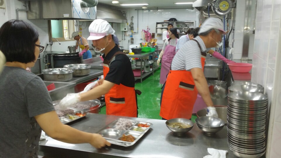 2017년 7월 군산경로식당 무료급식소 급식봉사