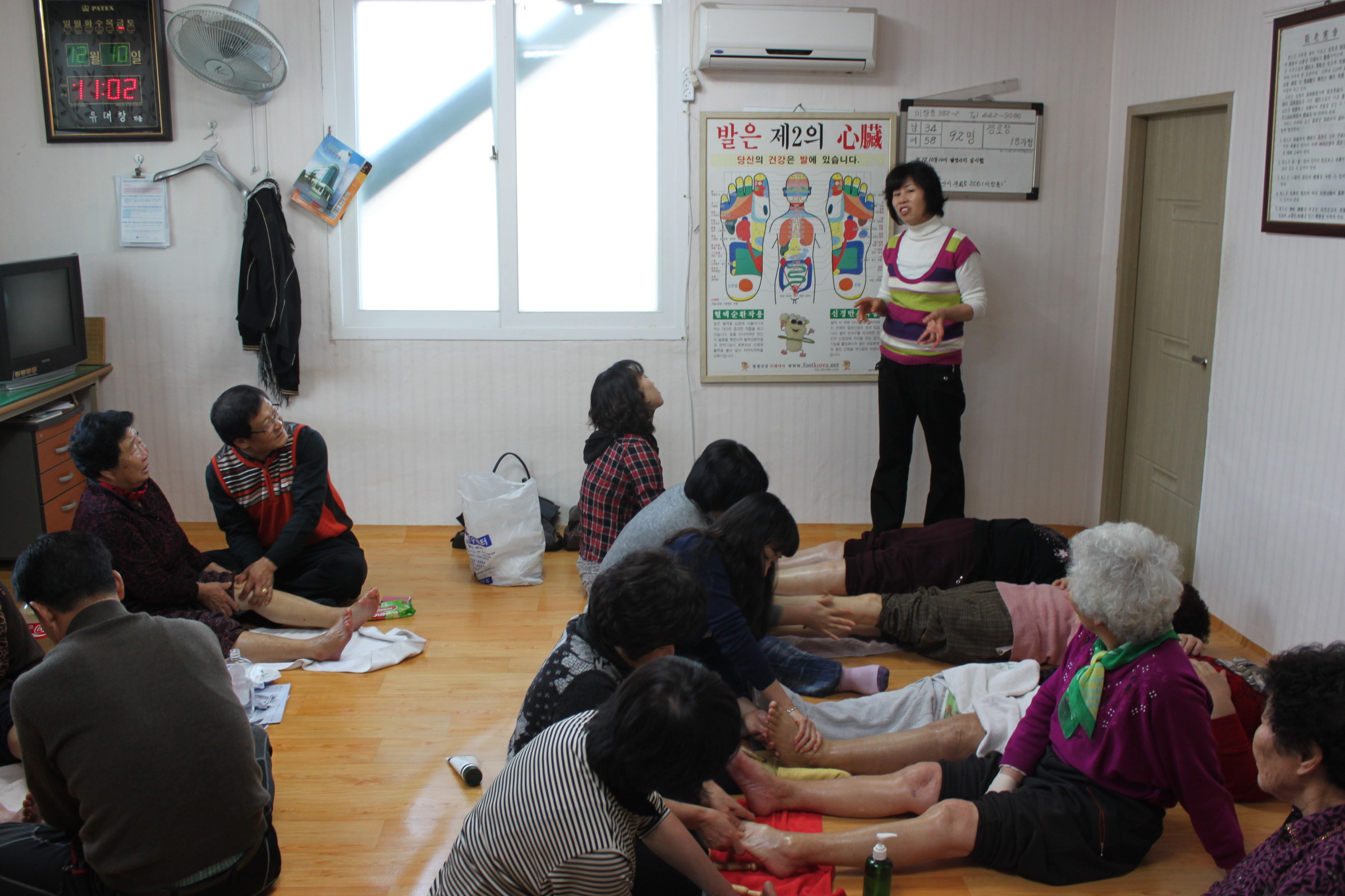 수송동 주민센터 "경락및 발관리 교실" 봉사활동 펼쳐