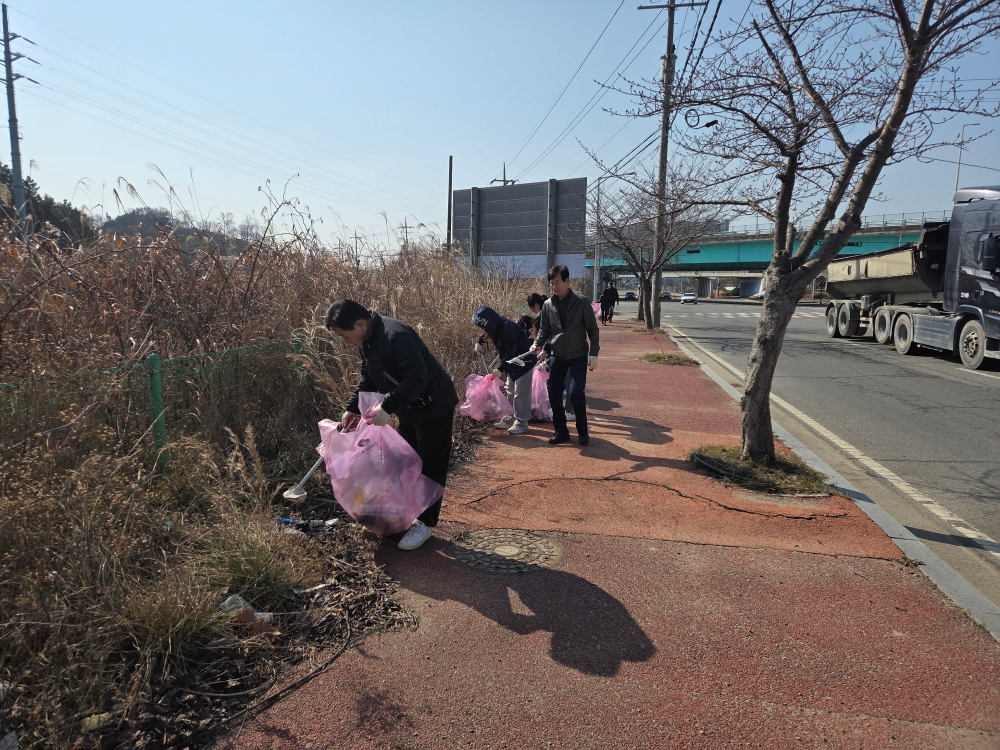 성산면주민자치위원회청소활동사진(3)