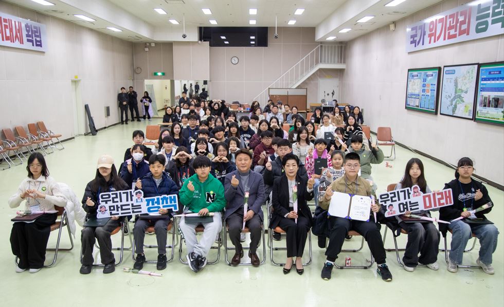 제10기 군산시 어린이&middot;청소년의회 수료식 및 정책제안대회 시상식 개최