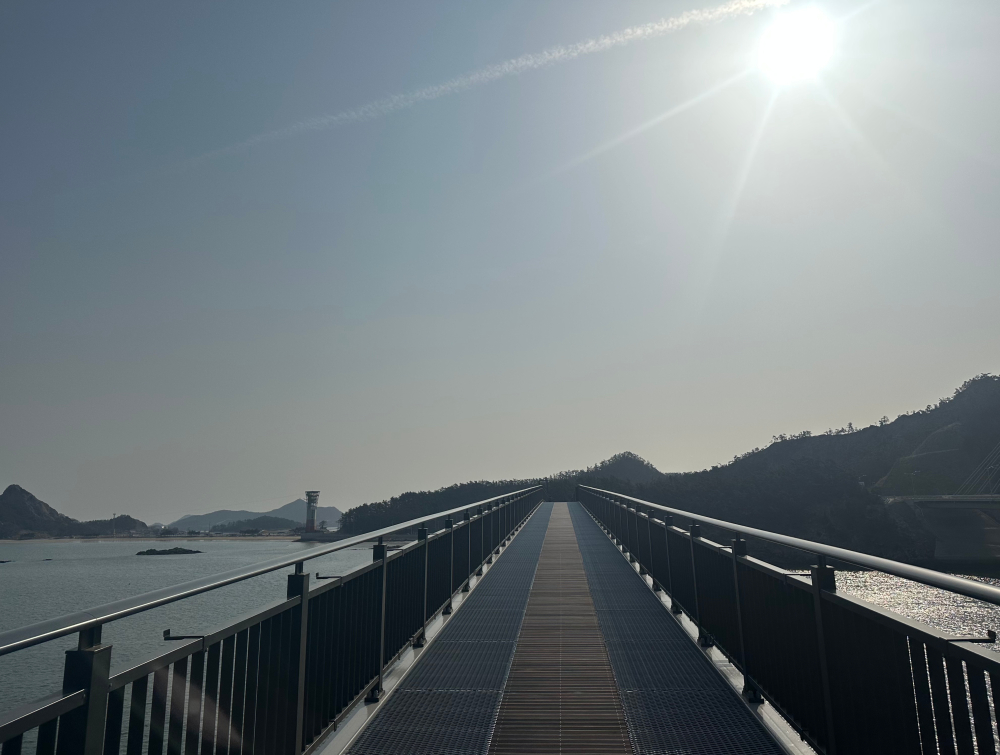 선유도로 이어지는 장자교 스카이워크.